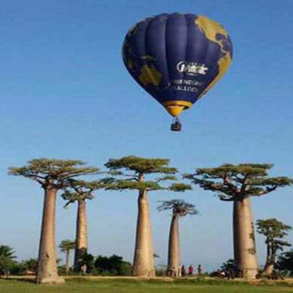 12 Hot Air Balloon decollare vicino Du Lac Andraikiba