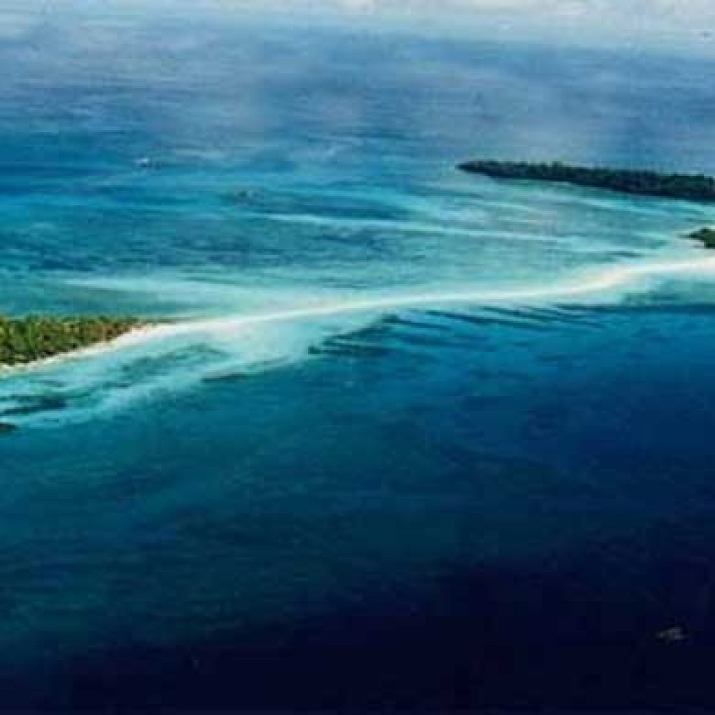 Nosy Iranja : two islands that form the pair