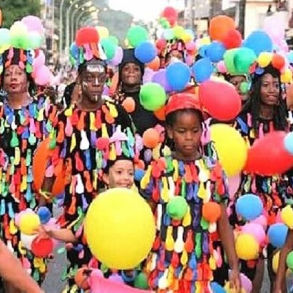Karneval Madagaskar : Eine frühe Fanfare und bunt !