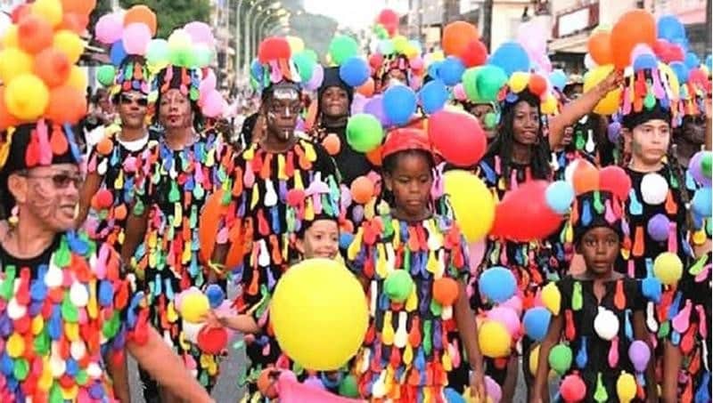 Karneval Madagaskar : Eine frühe Fanfare und bunt !