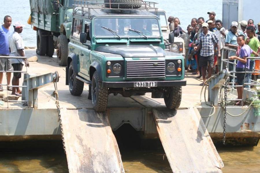 Land Rover Defender 90