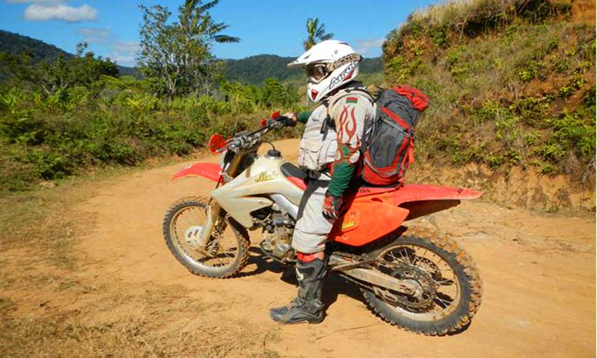 Enduro trial moto à Madagascar